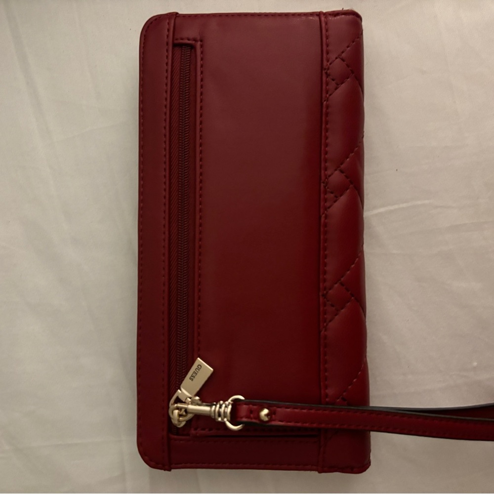 Red wristlet - Picture 3 of 3